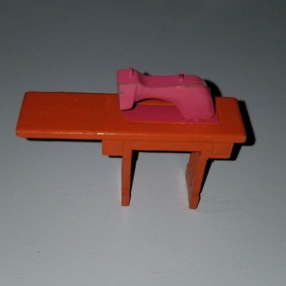vintage miniature sewing machine made of wood - Picture 1 of 5